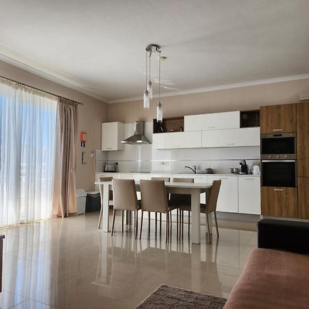 Riviera Holiday Apartments - Seafront - Wifi Марсаскала Екстериор снимка