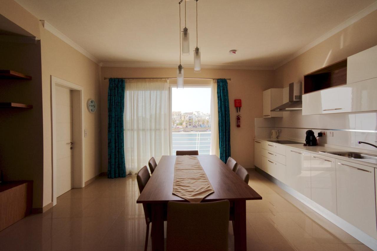 Riviera Holiday Apartments - Seafront - Wifi Марсаскала Екстериор снимка