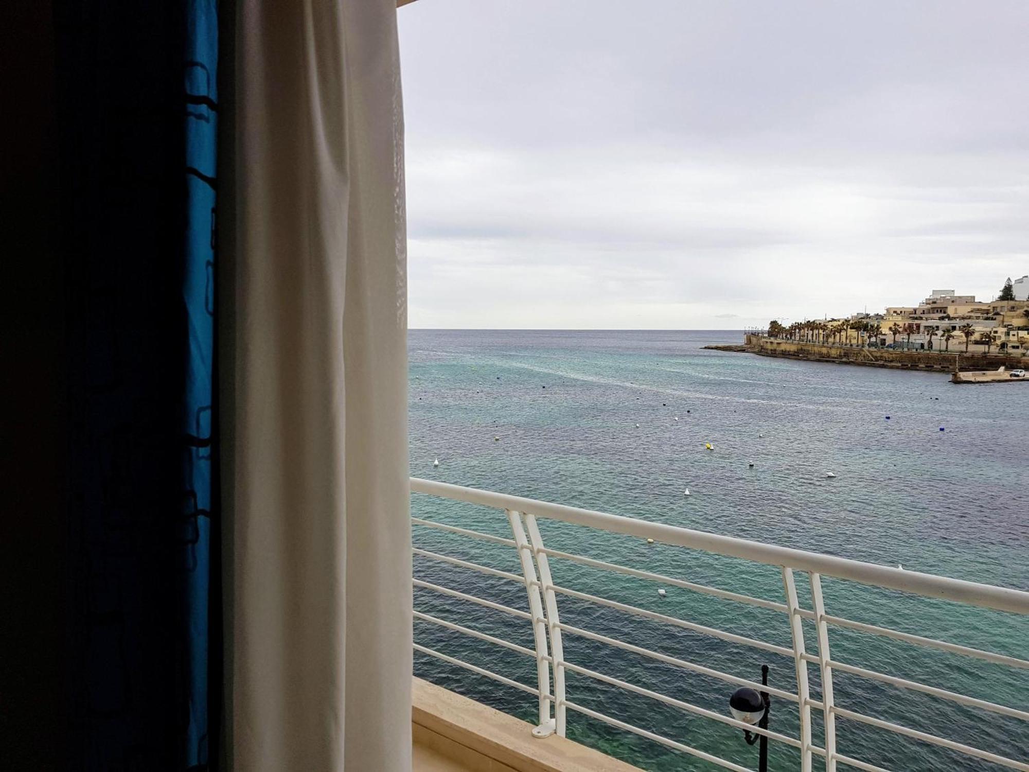 Riviera Holiday Apartments - Seafront - Wifi Марсаскала Екстериор снимка