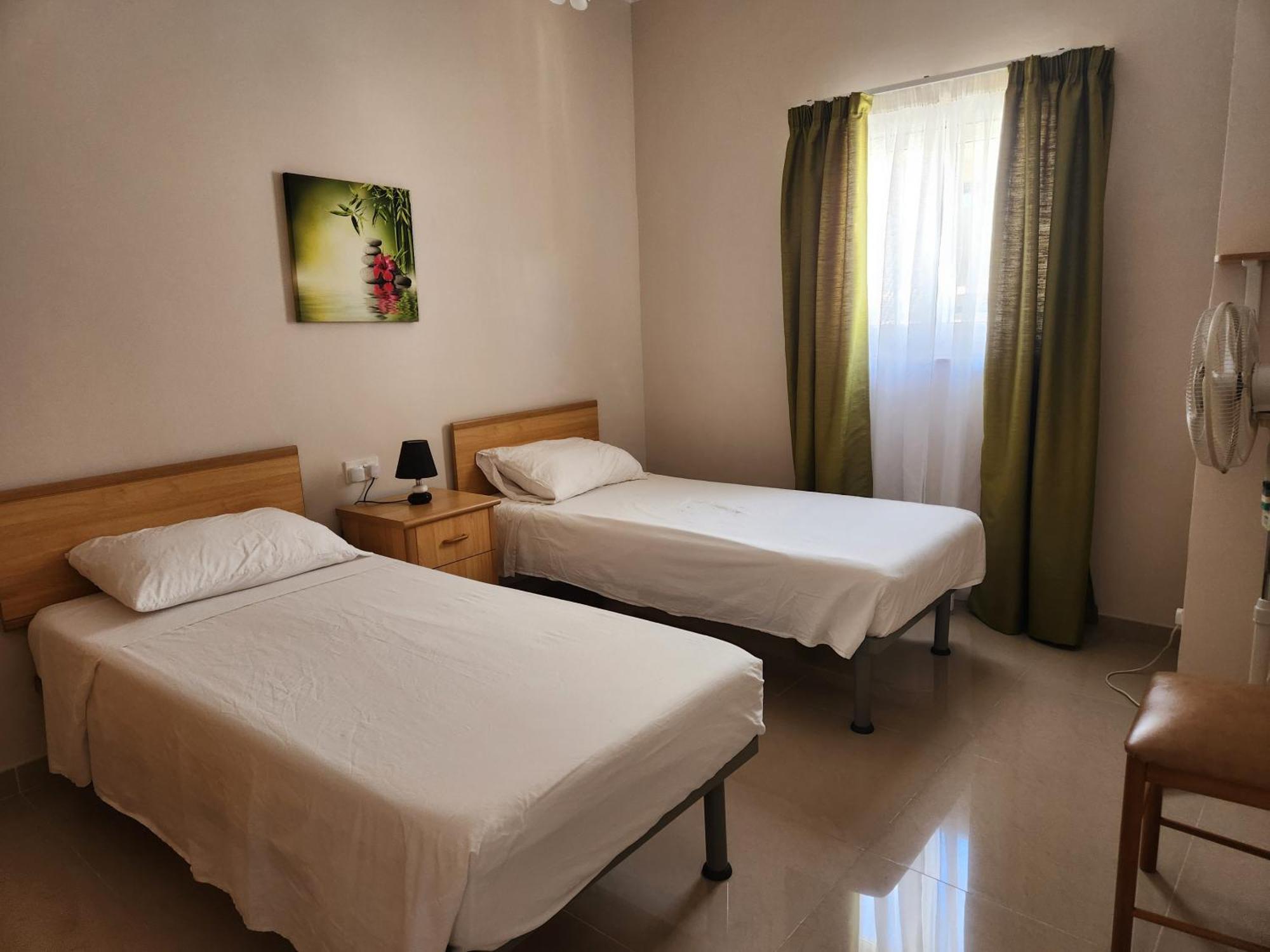 Riviera Holiday Apartments - Seafront - Wifi Марсаскала Екстериор снимка